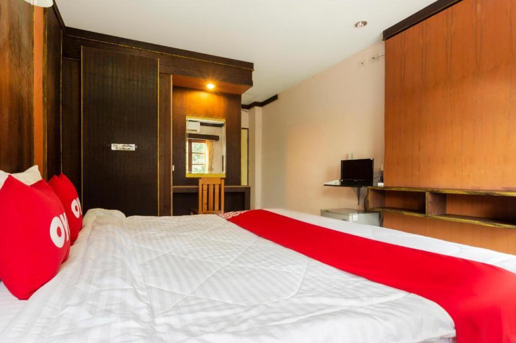 โอโย 75356 ทิพย์สิริ ลอดจ์ Hotel เชียงใหม่ ภายนอก รูปภาพ